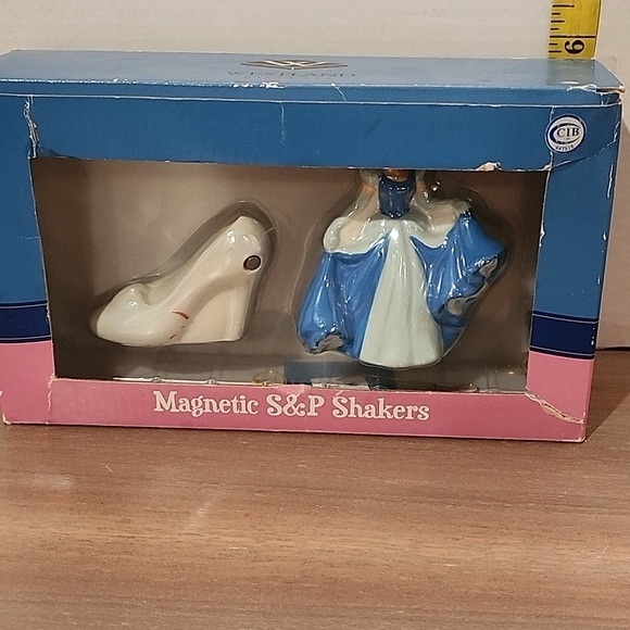 Brand new Disney 4in tall Cinderella and Glass Slipper salt and pepper shakers - Picture 3 of 3